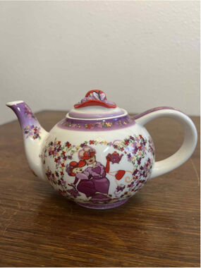 Cardew Design Red Hat Society Teapot 2004 Tea Time Collectible Novelty